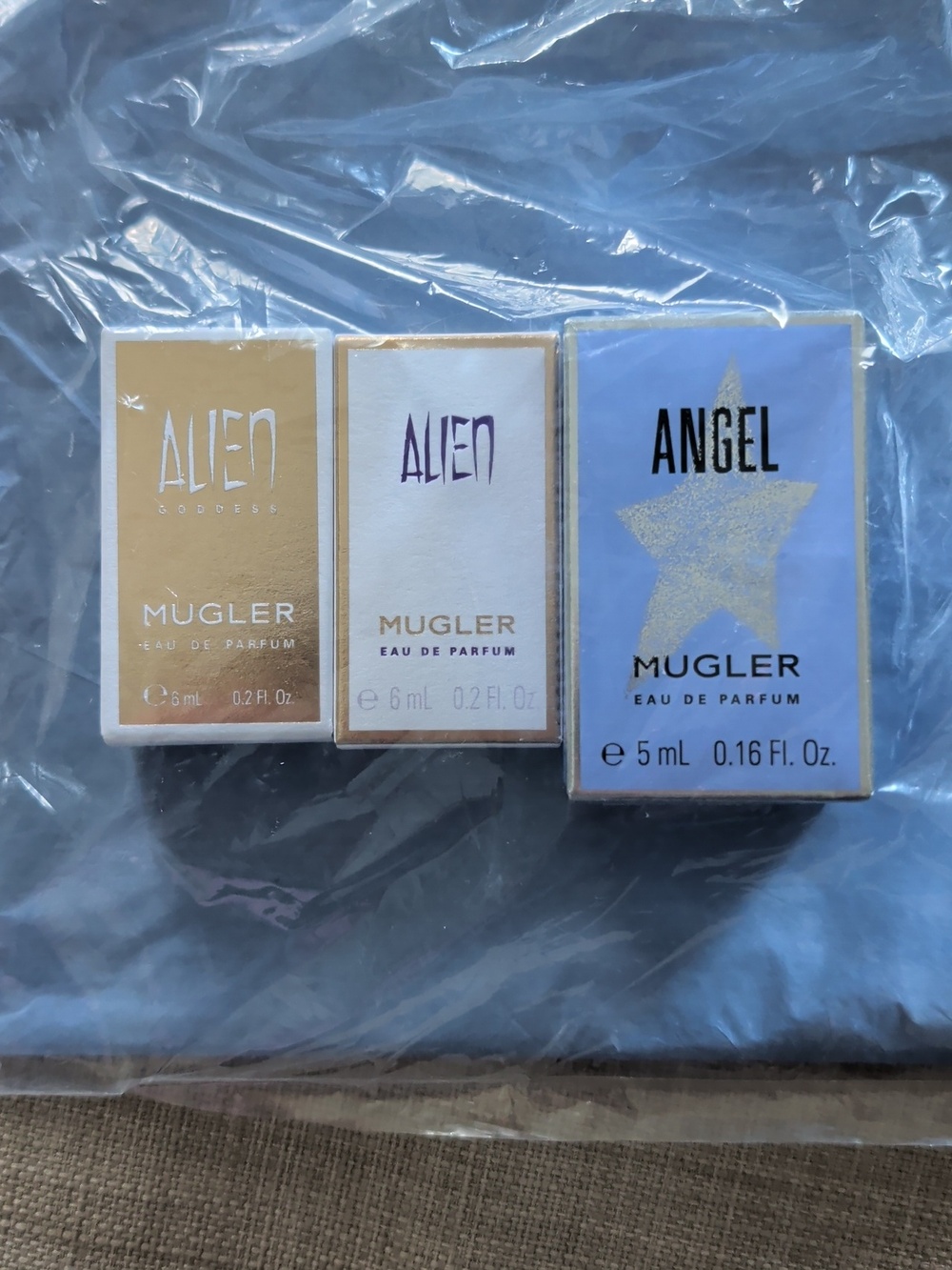 Mugler Angel Alien Trio Fragrance with Signature Black Pouch - New - Picture 4 of 4